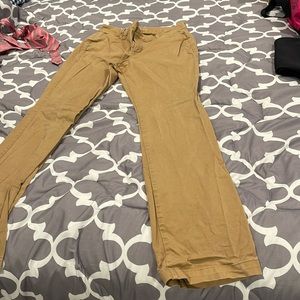 Womens Old navy bootcut khaki pant. Size 8 long